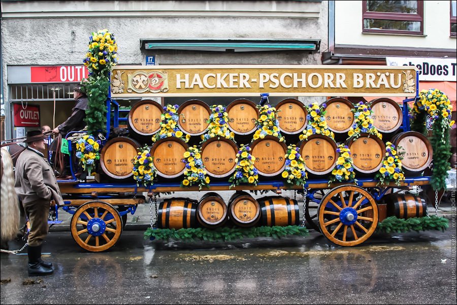 Повозка с бочками пива Hacker-Pschorr