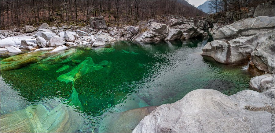 Прозрачная вода в реке Верзаска