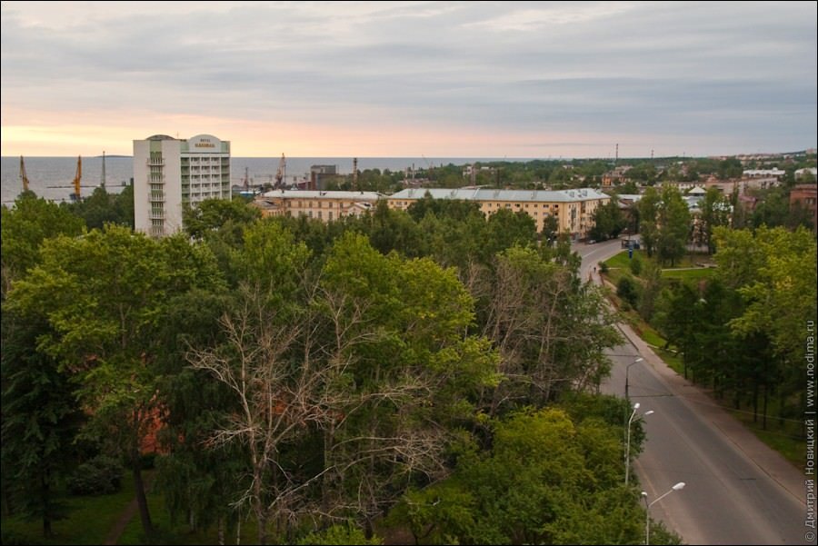 Гостиница "Карелия" и порт