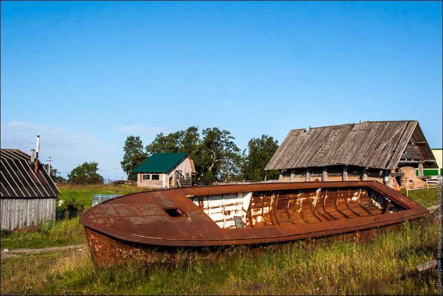 12. Старая ржавая лодка