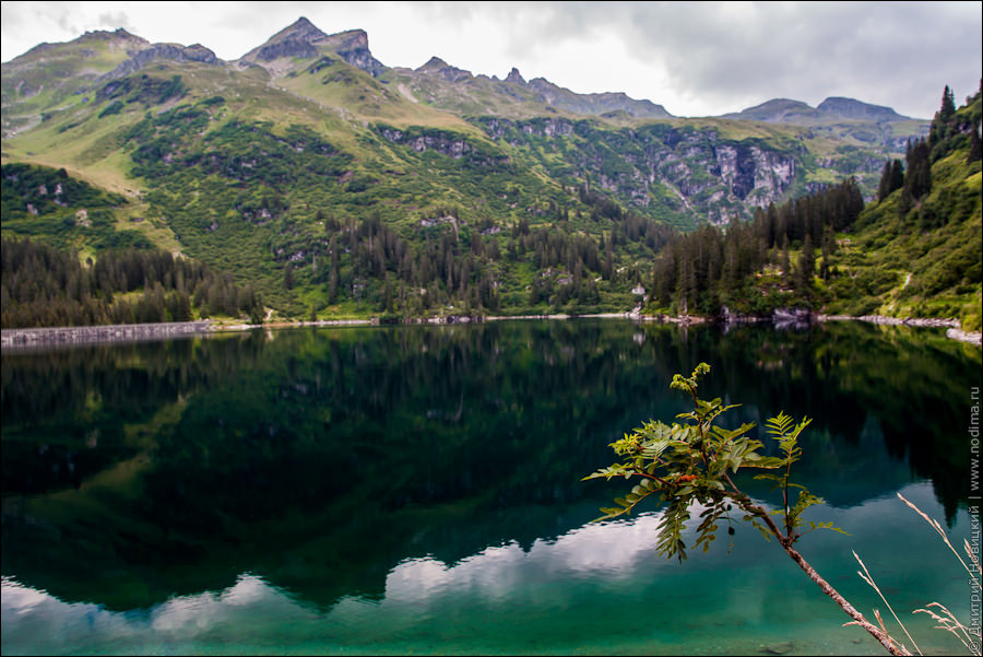 Garichtisee — горное озеро в Швейцарии Garichtisee — горное озеро в Швейцарии